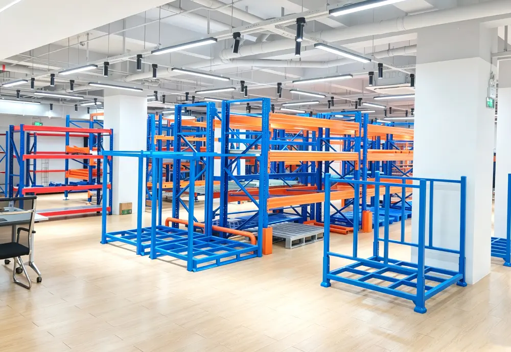 공장 컨테이너 상차 작업 현장